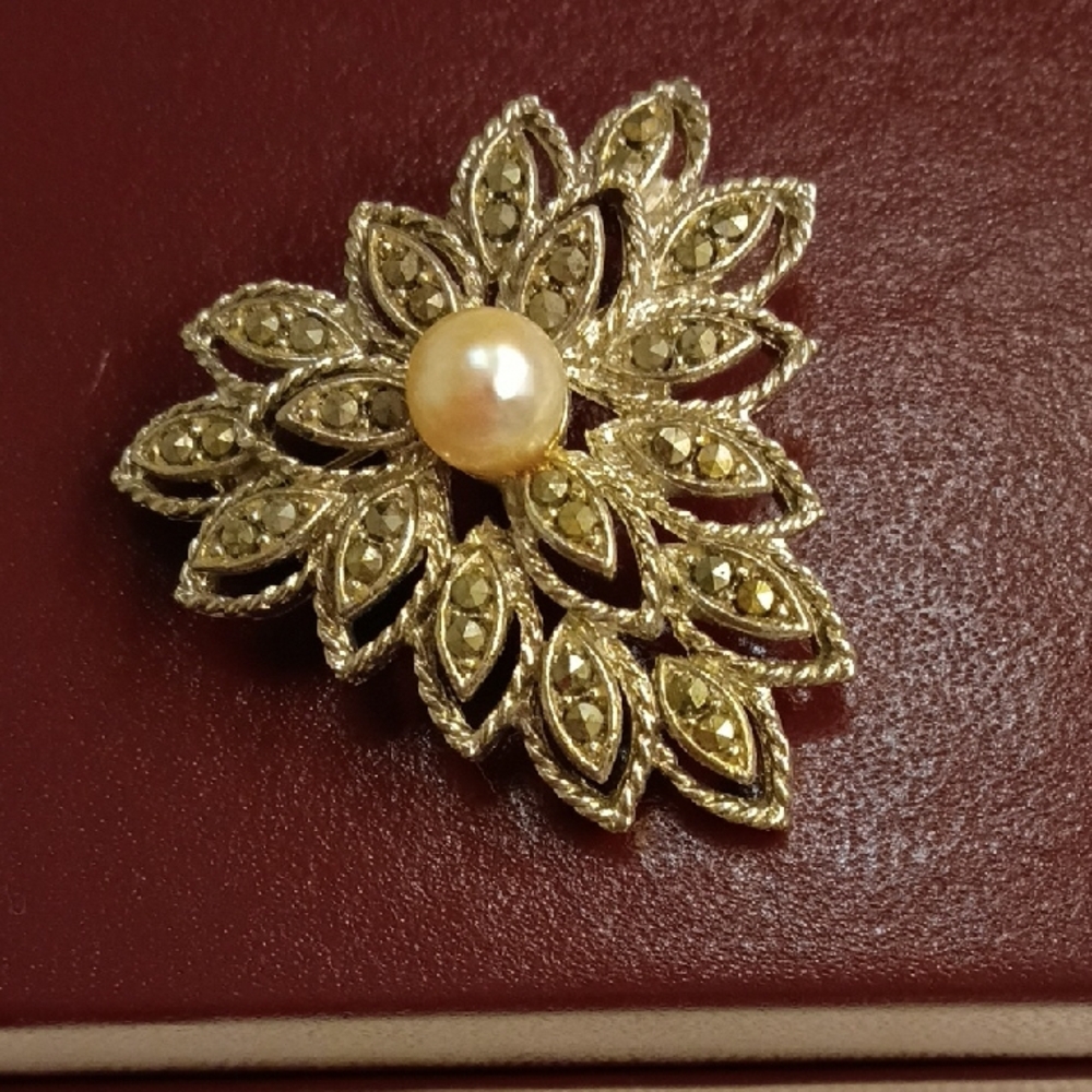 LISNER Brooch Silver-tone With Real Pearl, Signed, EUC